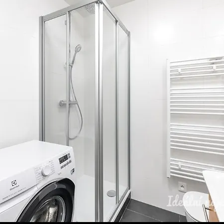Apartment Modern Near Airport And Centre! *