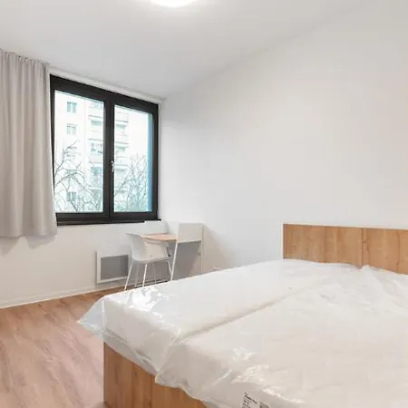 Modern Near Airport And Centre! * Praga