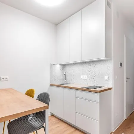 Modern Near Airport And Centre! Appartamento
